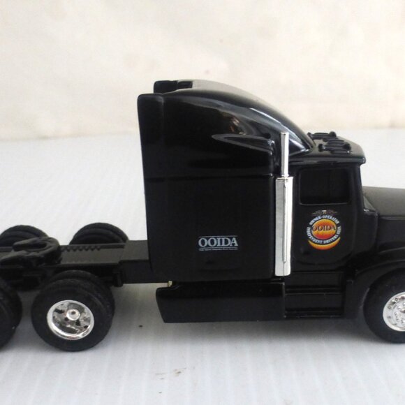 CNSstcs - ERTL Diecast PETERBILT CAB With TRAILER 1/64 Scale Advertising Ooida - Picture 13 of 16